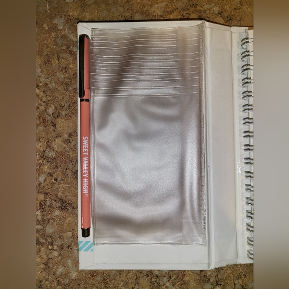 Sweet Valley High Datebook Plus 1989/1990 Address Book and Notepad Set - Picture 3 of 13